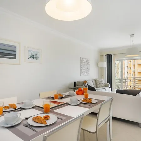 아파트 Whome Family Holidays W/ S-pool, Ac, Elevator & Garage