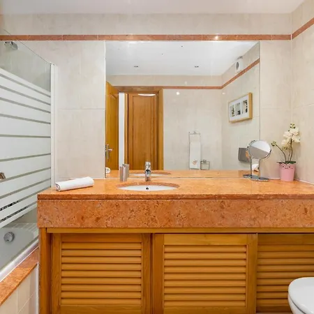 Whome Family Holidays W/ S-pool, Ac, Elevator & Garage 아파트