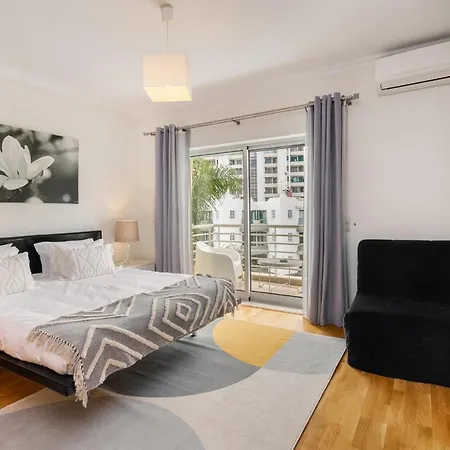 Whome Family Holidays W/ S-pool, Ac, Elevator & Garage 아파트 *