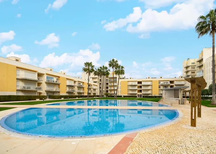 Апартаменты Whome Family Holidays W/ S-pool, Ac, Elevator & Garage *